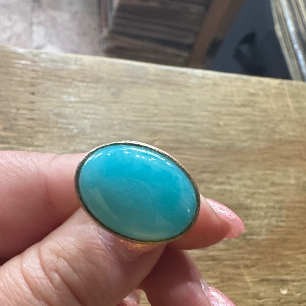 Consignment item..
Aquamarine Oval Ring